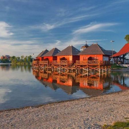 Overwater Cottage - Slovak Tahiti, Senec Esterno foto