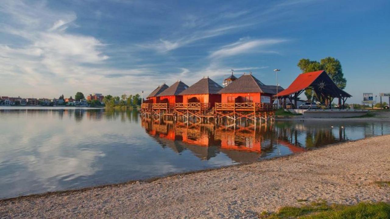 Overwater Cottage - Slovak Tahiti, Senec Esterno foto