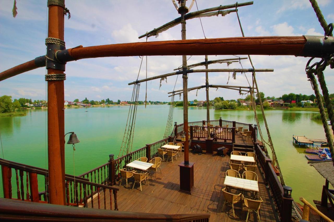 Overwater Cottage - Slovak Tahiti, Senec Esterno foto